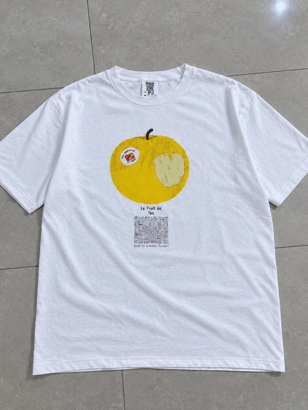Le Fruit Tae Yellow Apple QR Code White Graphic T-Shirt